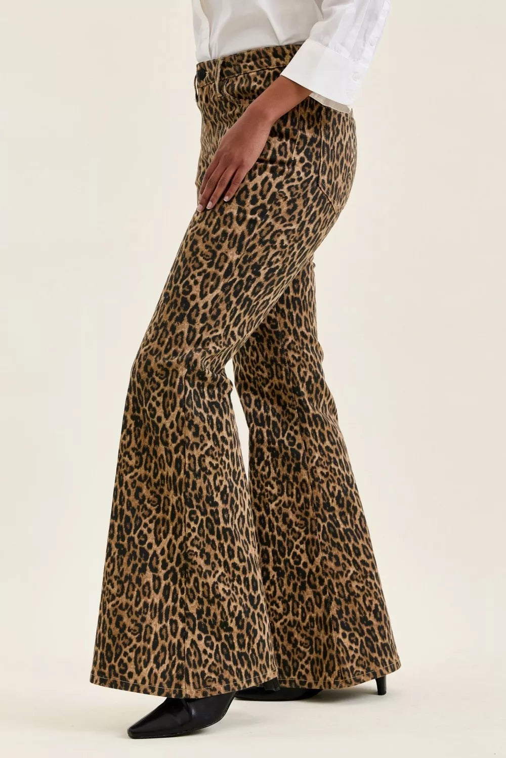judy-blue-mr-jaqueline-flare-print-leopard-jeans Image 3