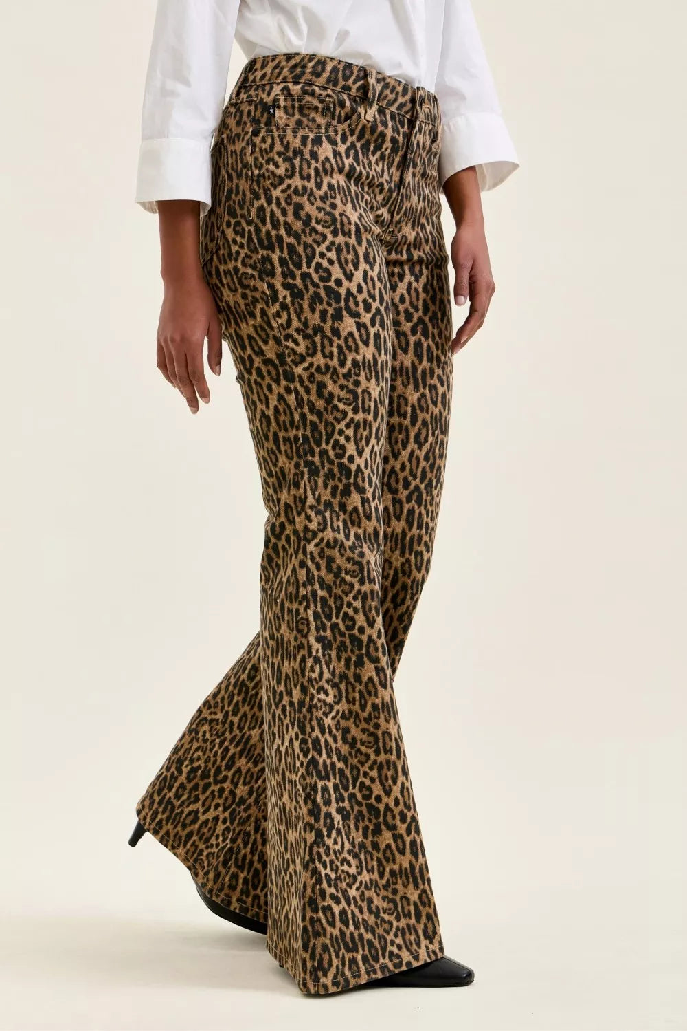 judy-blue-mr-jaqueline-flare-print-leopard-jeans Image 2