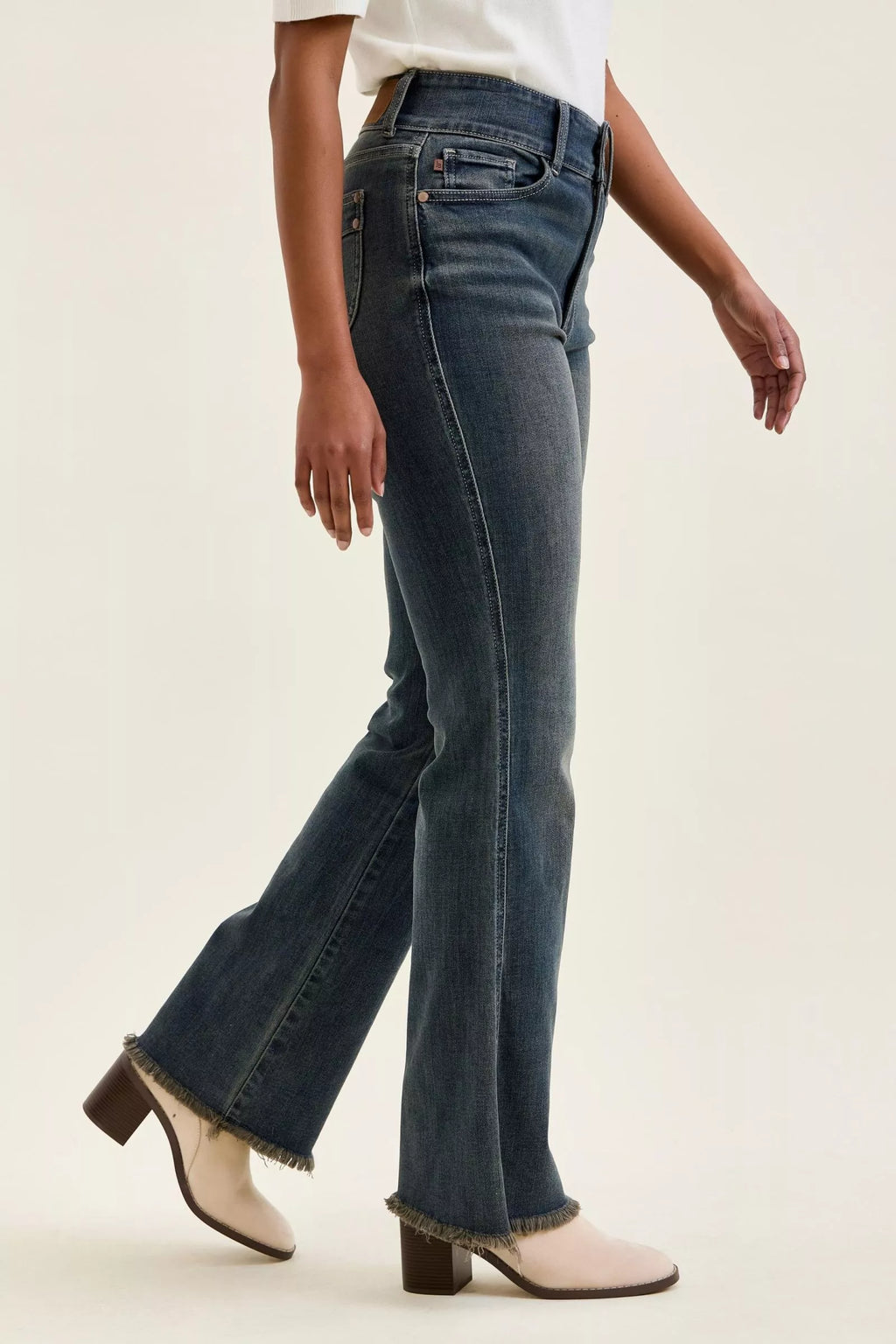 judy-blue-high-waist-double-button-frayed-hem-jeans Image 4