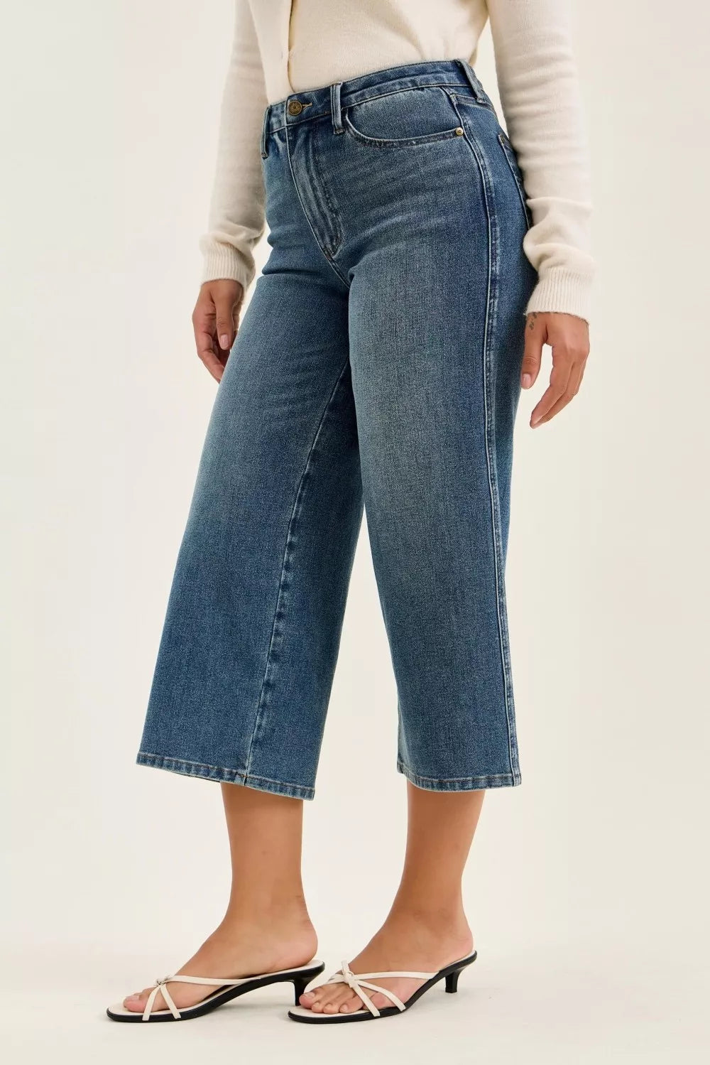 judy-blue-high-waist-dottie-wide-crop-md-quarry-fade-jeans Image 4
