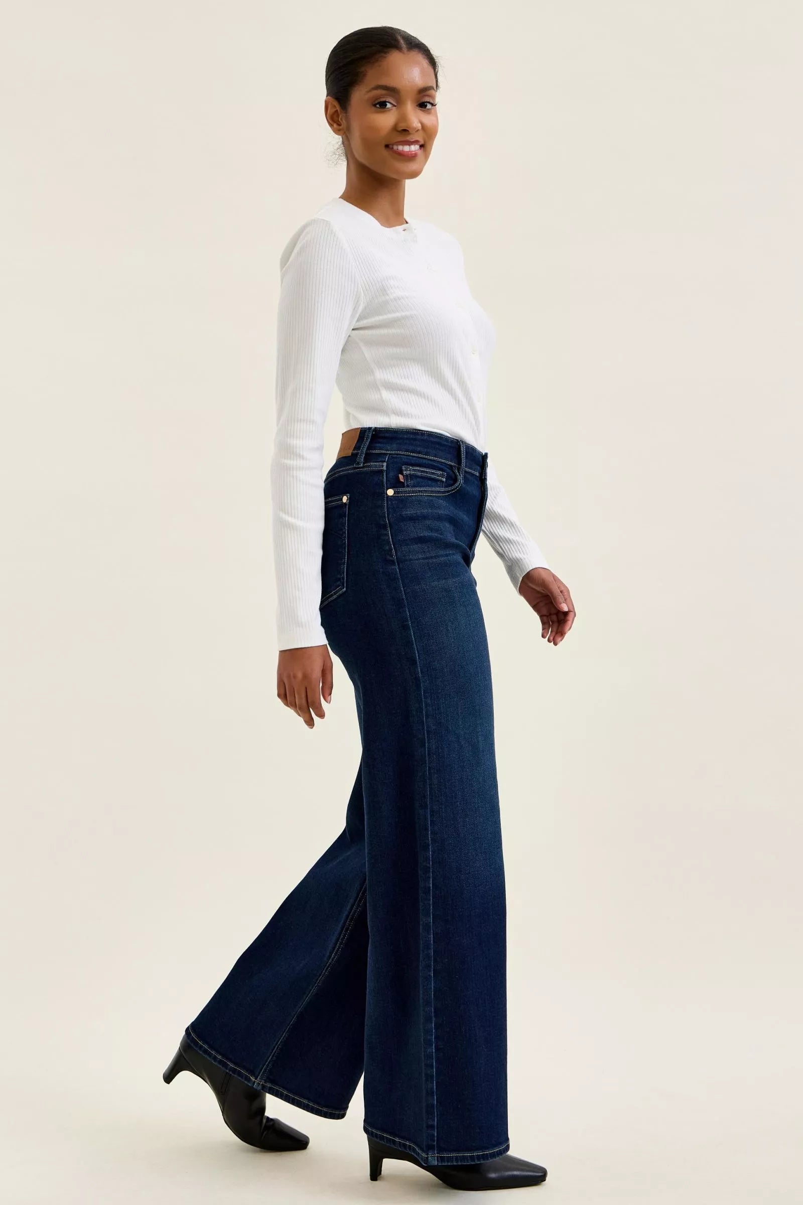 judy-blue-high-waisted-wide-leg-dark-wash-jeans Image 5