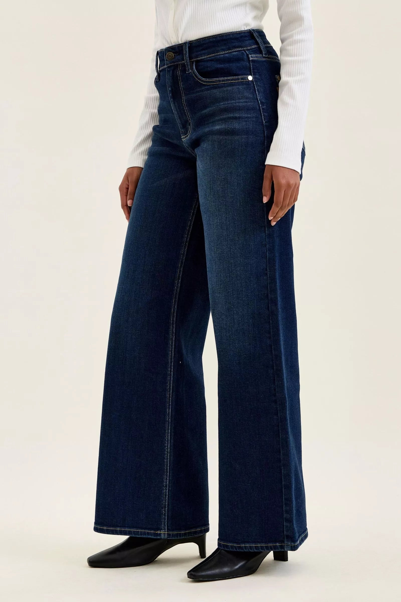judy-blue-high-waisted-wide-leg-dark-wash-jeans Image 3