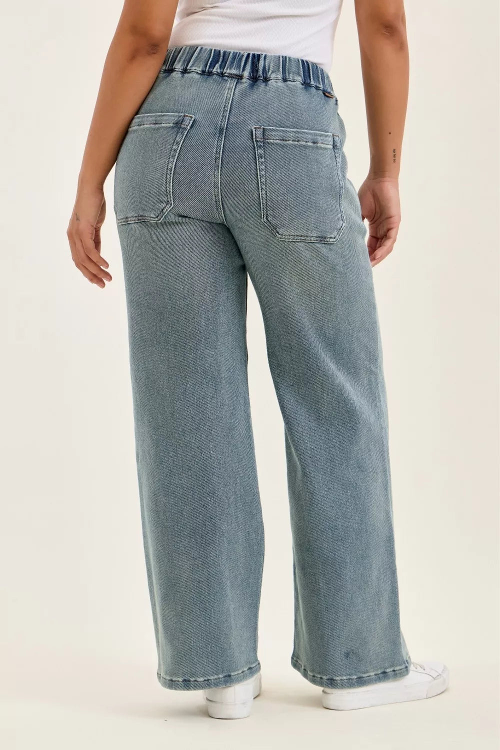 judy-blue-hight-waist-wilhelmina-baggy-jeans-with-md-aged-stone-blue-wash Image 4