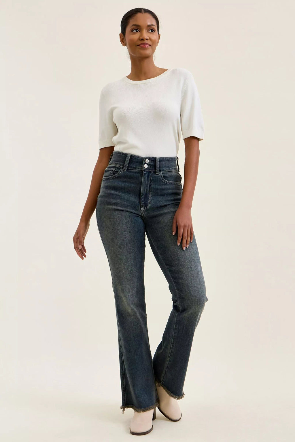 judy-blue-high-waist-double-button-frayed-hem-jeans Image 7