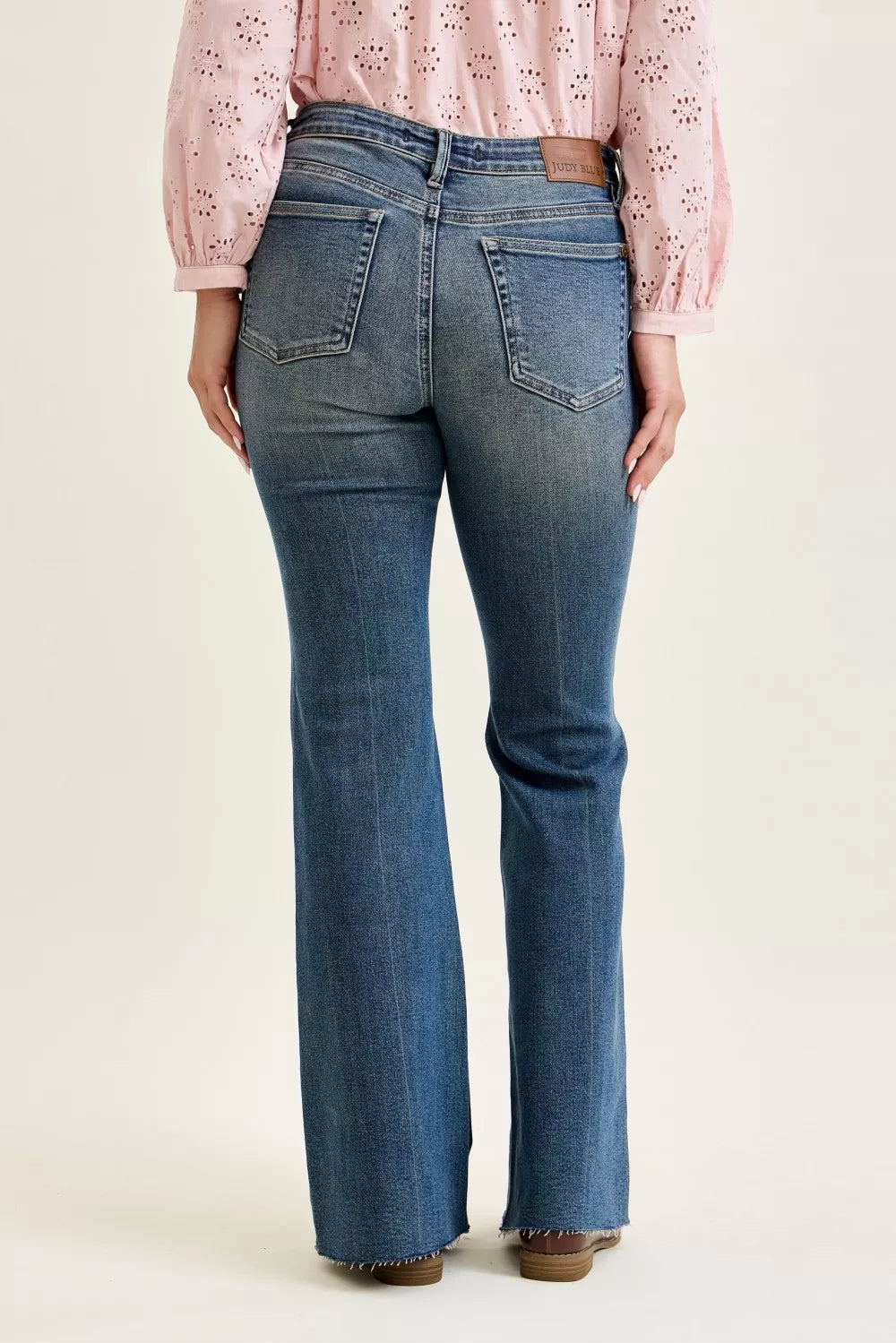 judy-blue-mid-rise-flare-jeans-with-front-flap-pockets Image 4