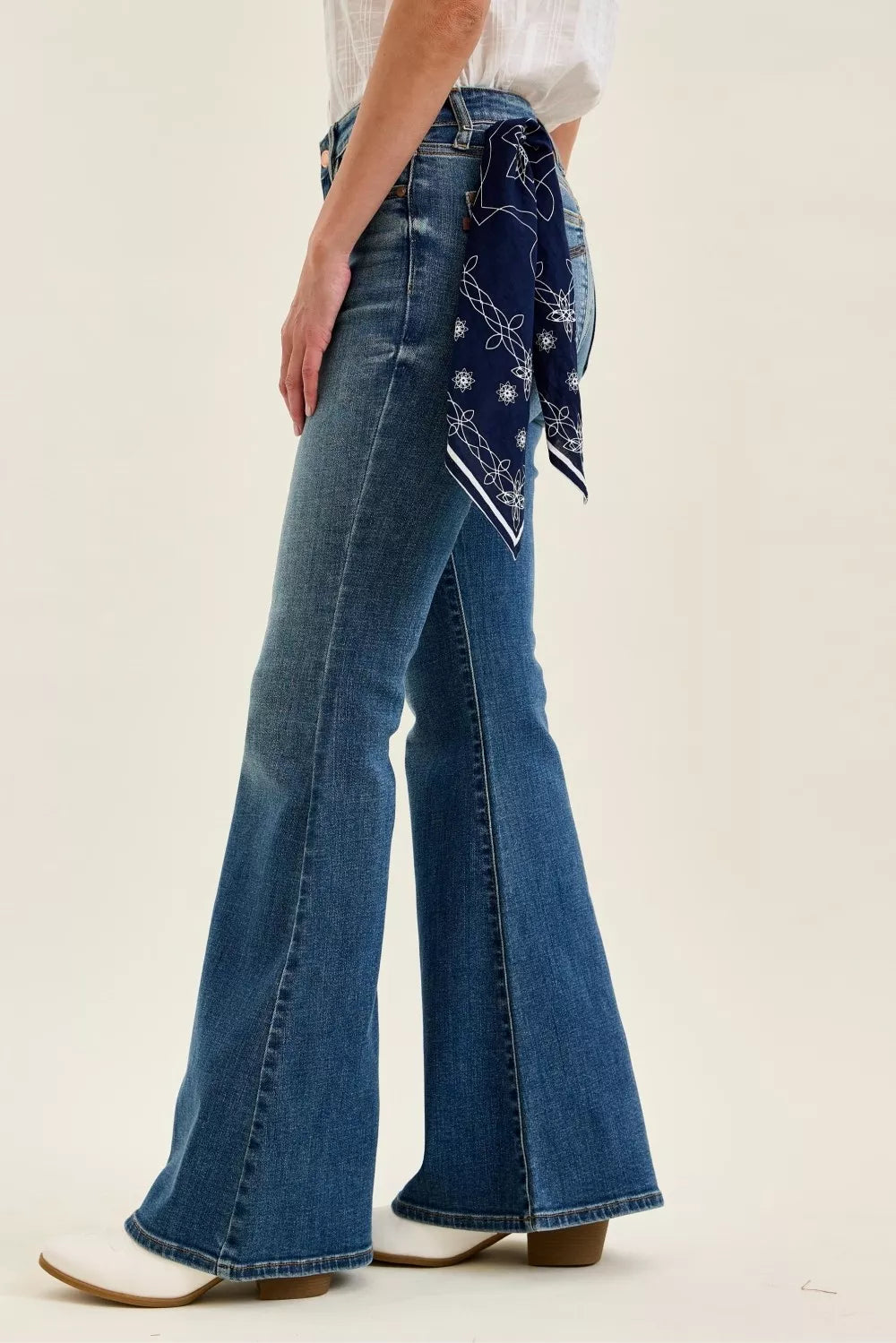 judy-blue-mid-rise-jaqueline-flare-with-triple-needle-back-pkts-and-bandana-loop Image 3