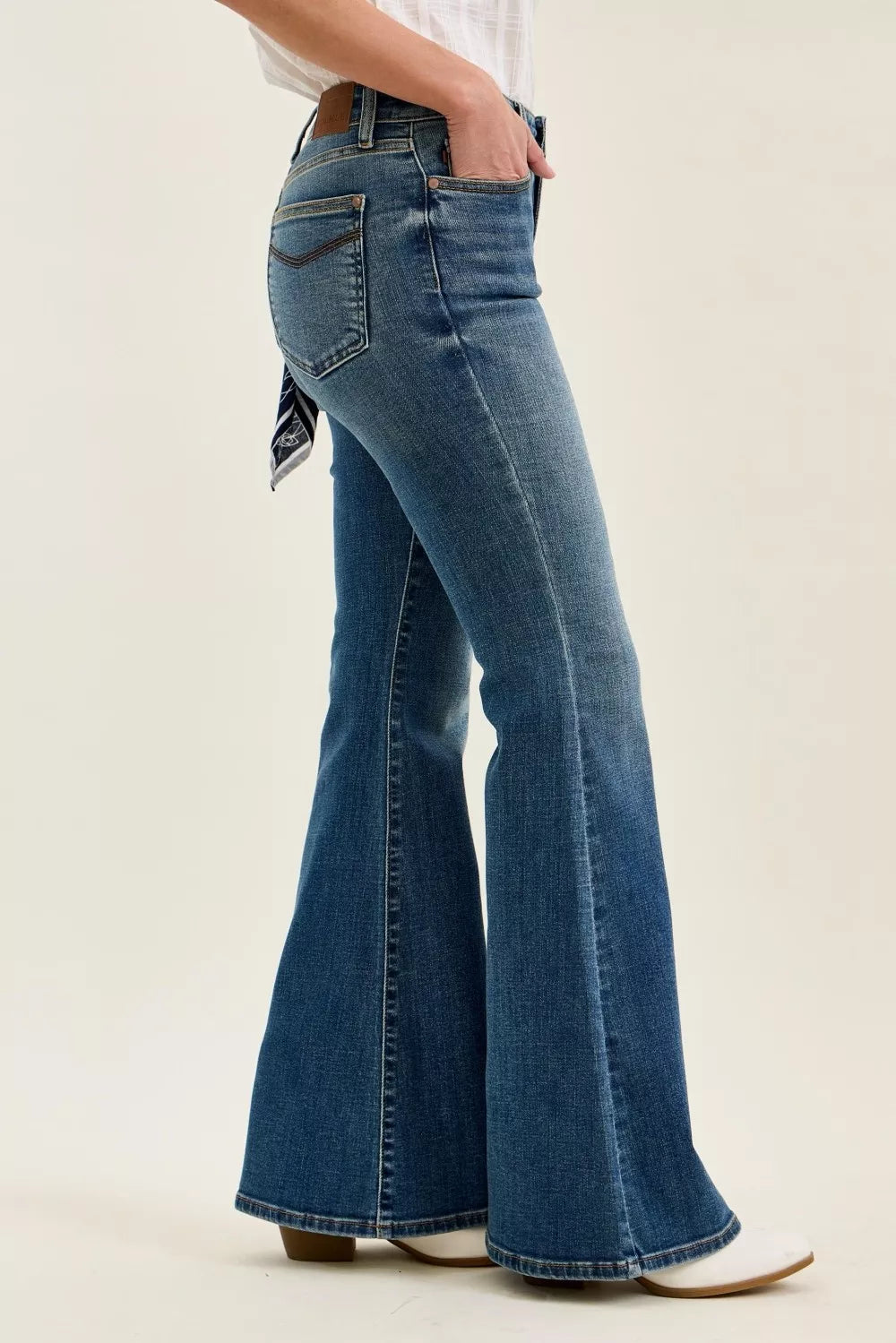 judy-blue-mid-rise-jaqueline-flare-with-triple-needle-back-pkts-and-bandana-loop Image 2