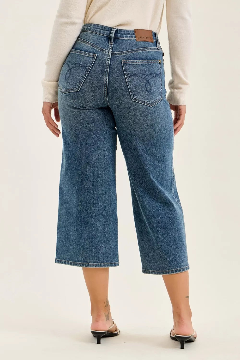 judy-blue-high-waist-dottie-wide-crop-md-quarry-fade-jeans Image 5