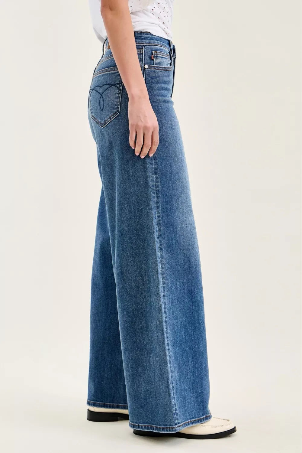judy-blue-high-waist-palazzo-jeans Image 2