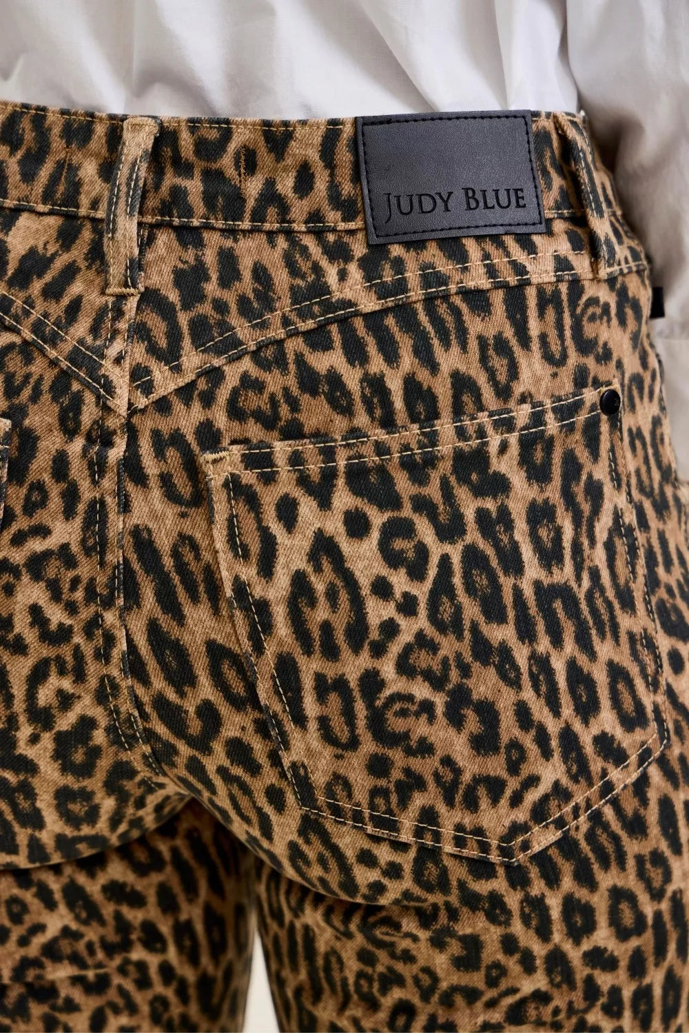 judy-blue-mr-jaqueline-flare-print-leopard-jeans Image 5