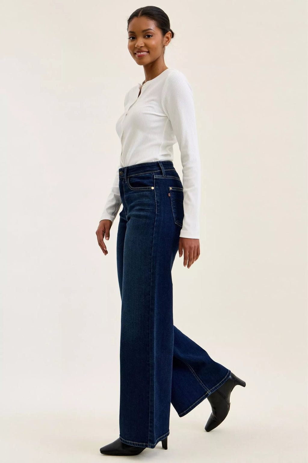 judy-blue-high-waisted-wide-leg-dark-wash-jeans Image 7
