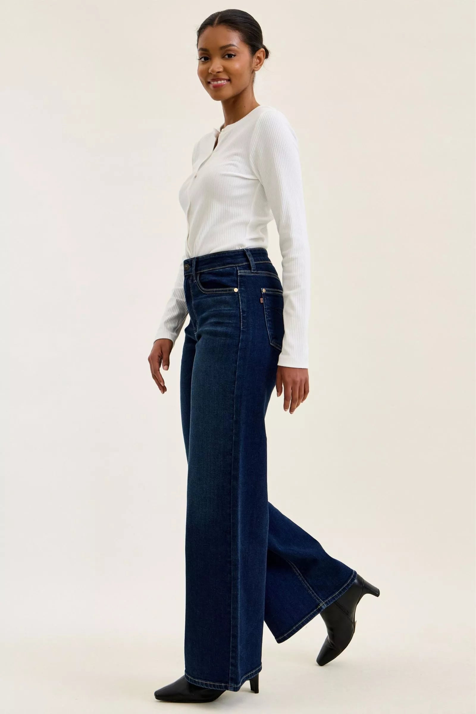 judy-blue-high-waisted-wide-leg-dark-wash-jeans Image 7