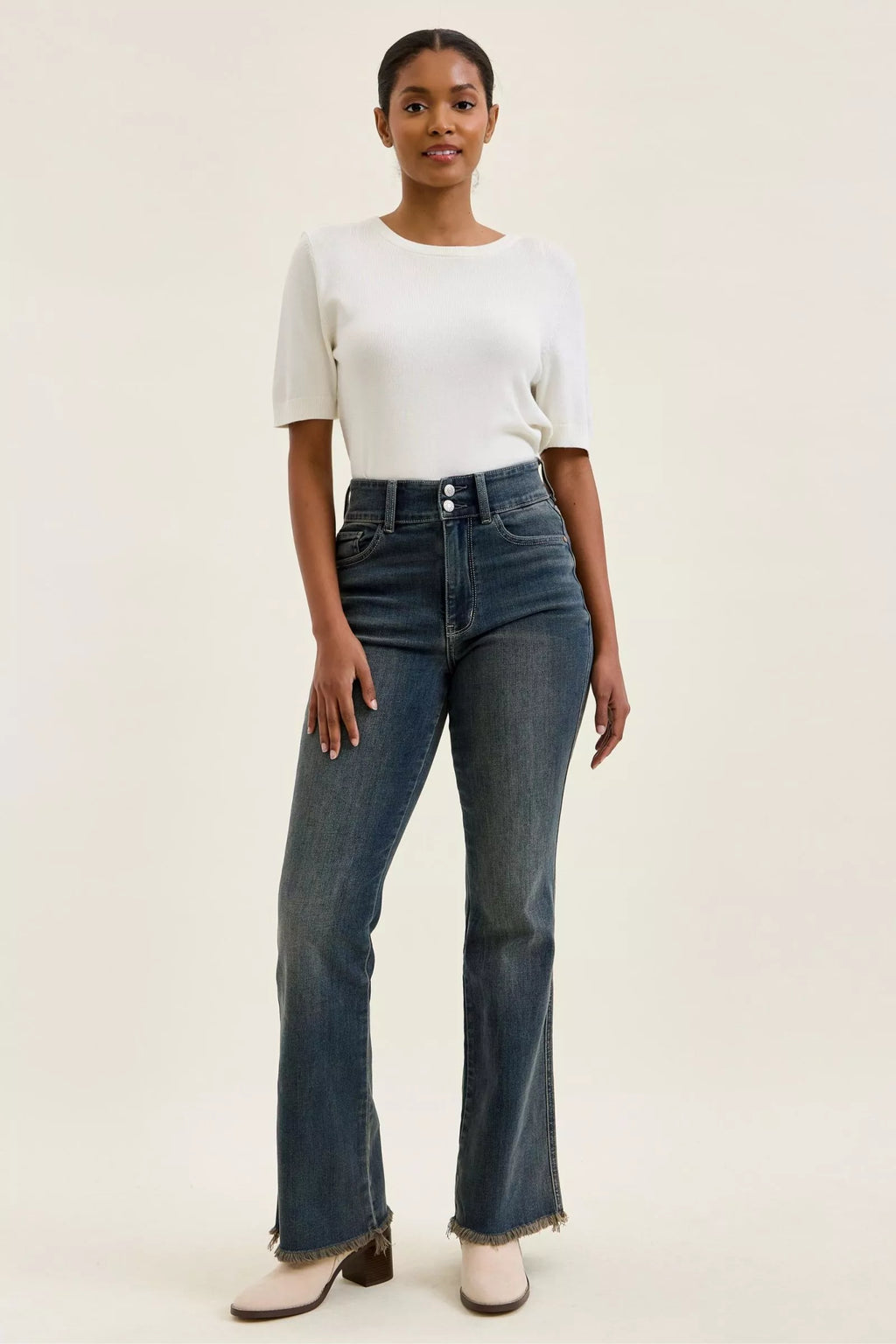 judy-blue-high-waist-double-button-frayed-hem-jeans Image 6
