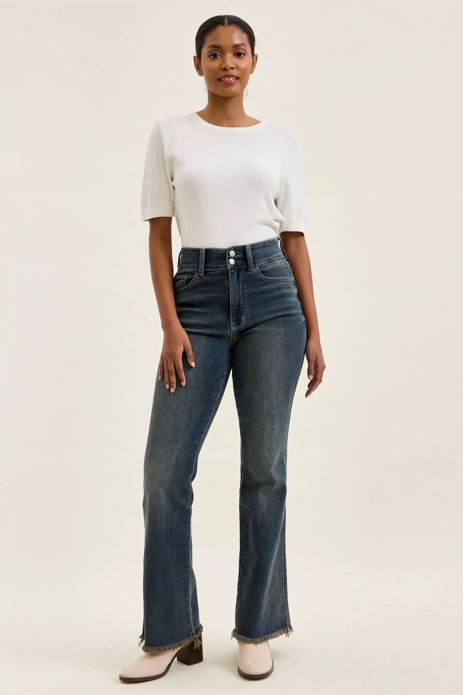 judy-blue-high-waist-double-button-frayed-hem-jeans Image 6